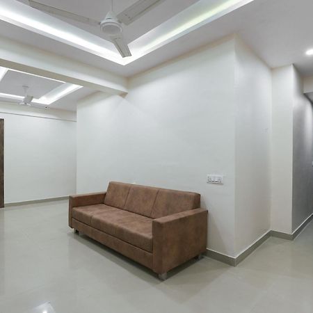 Hotel O Dream Stay Sarkhej Esterno foto