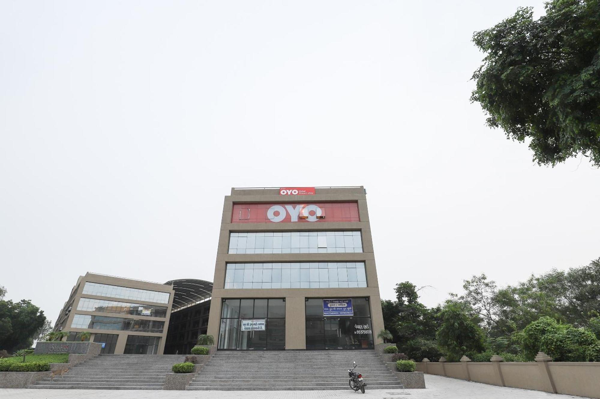 Hotel O Dream Stay Sarkhej Esterno foto