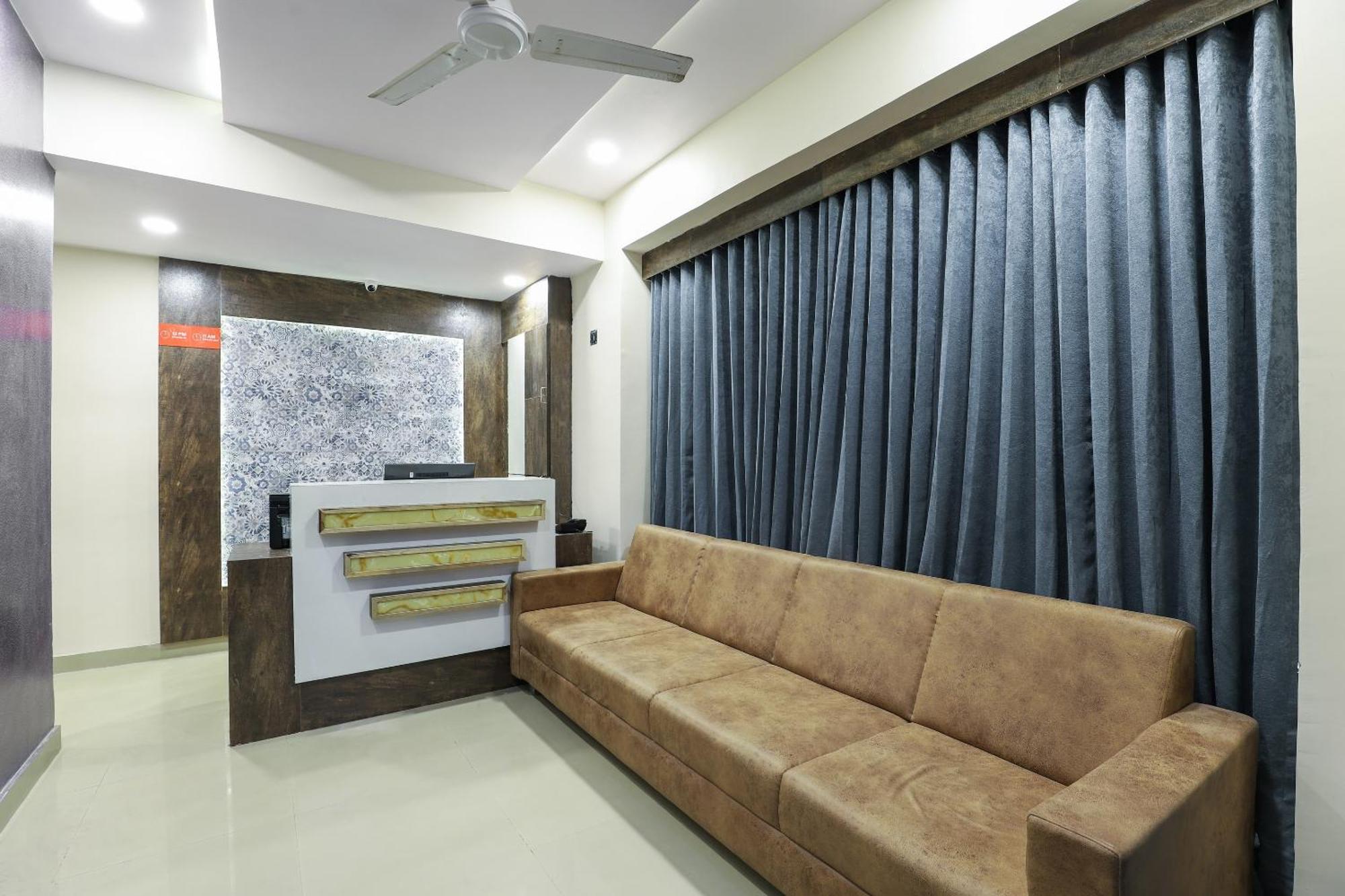 Hotel O Dream Stay Sarkhej Esterno foto