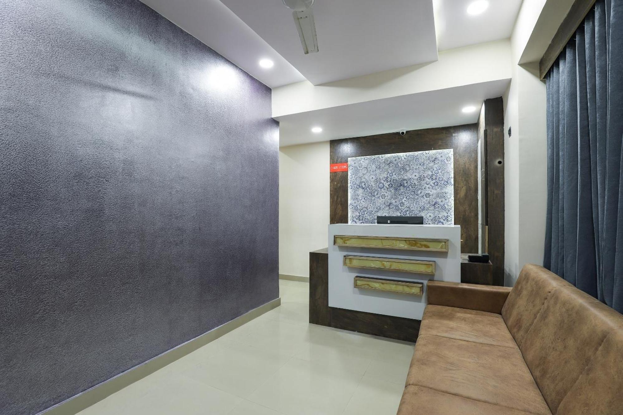 Hotel O Dream Stay Sarkhej Esterno foto
