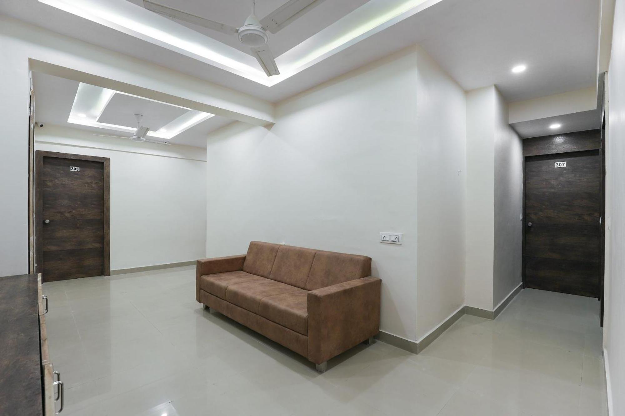 Hotel O Dream Stay Sarkhej Esterno foto