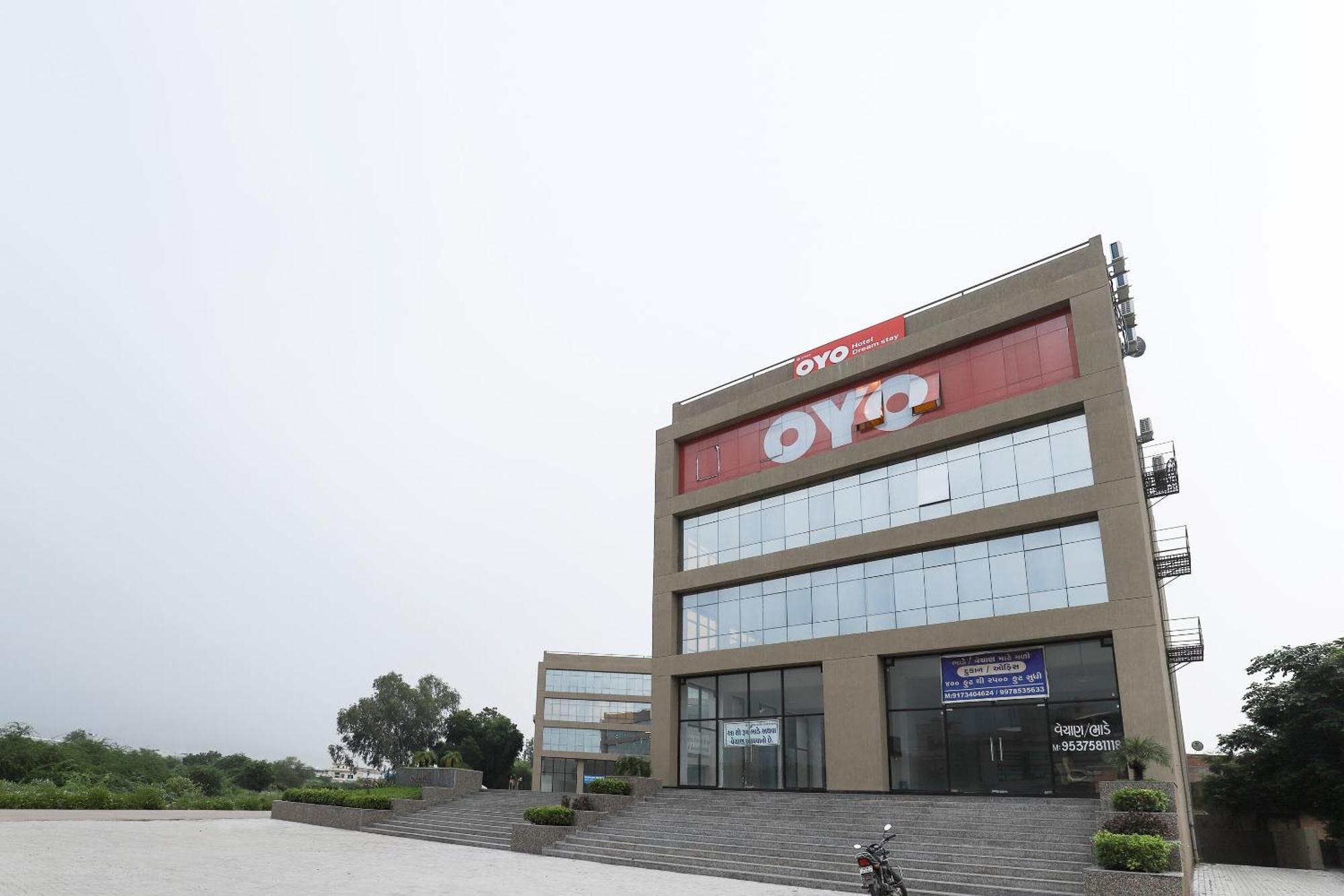 Hotel O Dream Stay Sarkhej Esterno foto