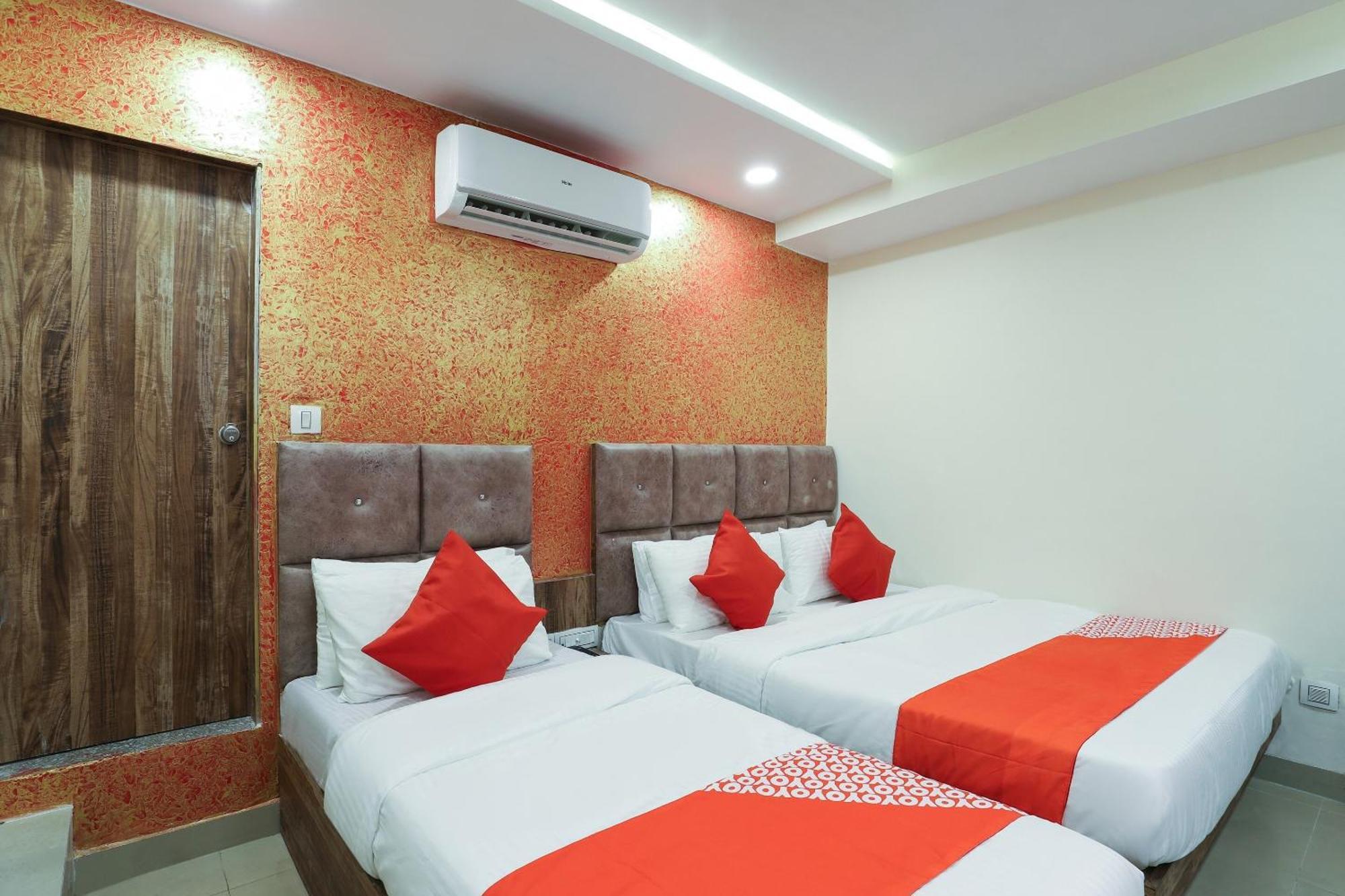 Hotel O Dream Stay Sarkhej Esterno foto