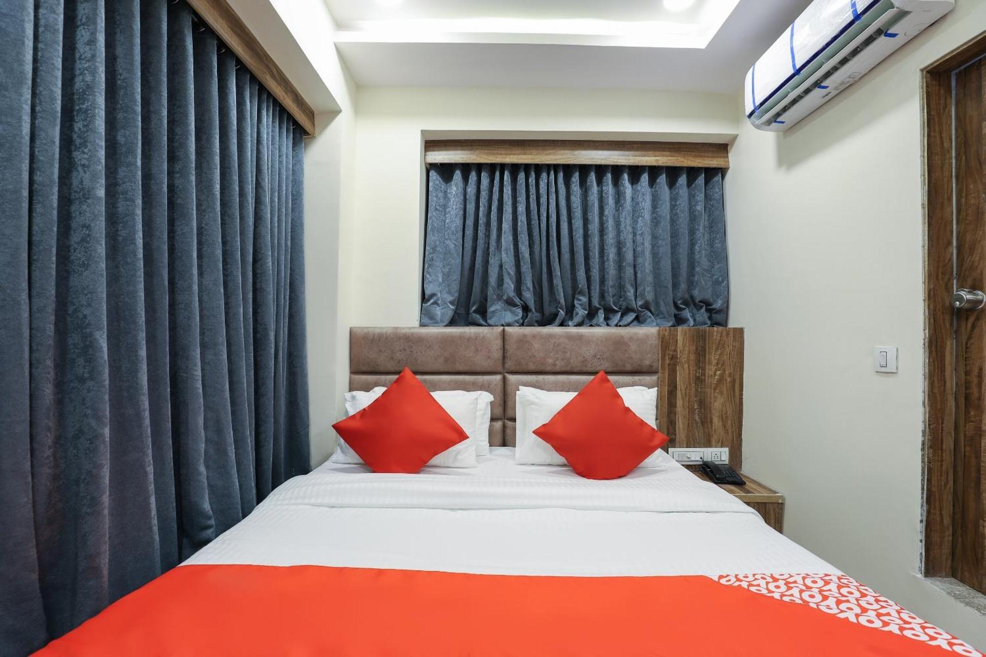 Hotel O Dream Stay Sarkhej Esterno foto