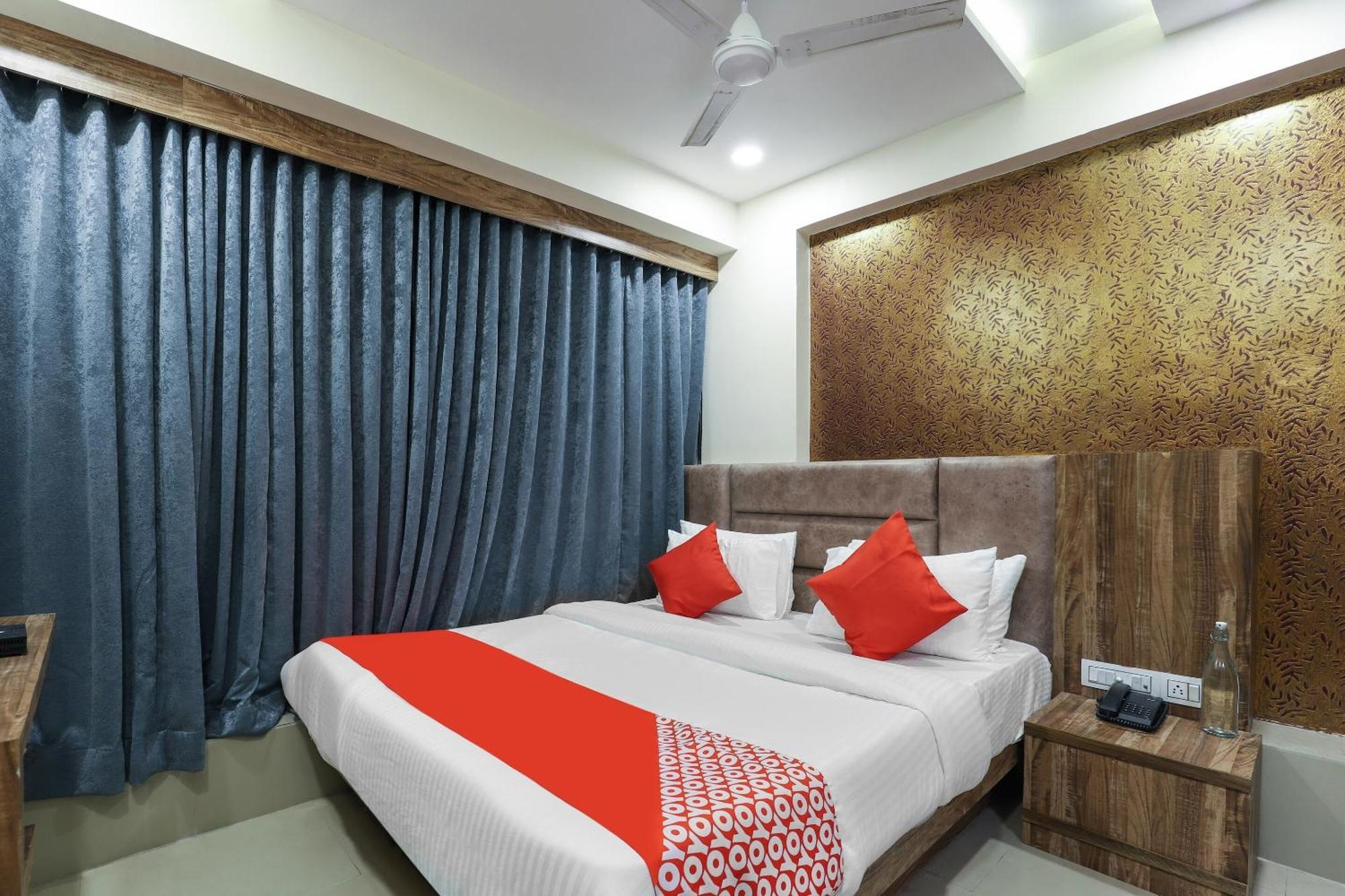 Hotel O Dream Stay Sarkhej Esterno foto